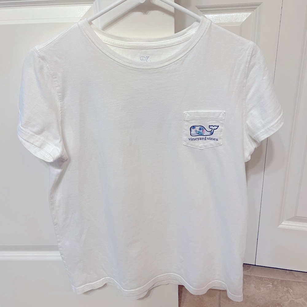 Vineyard Vines - womens tshirt size medium